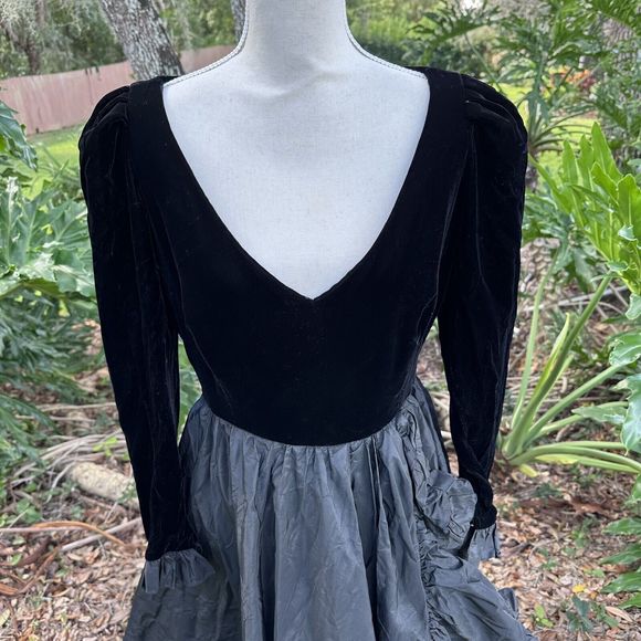 Albert Capraro Couture Gown Black Ruffle Velvet Dress VINTAGE Large - Picture 2 of 9